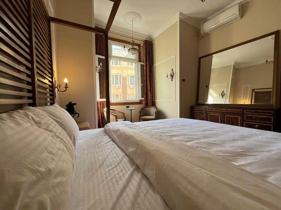 Authentic 3Br Apartment In Downtown, Cairo Exterior foto