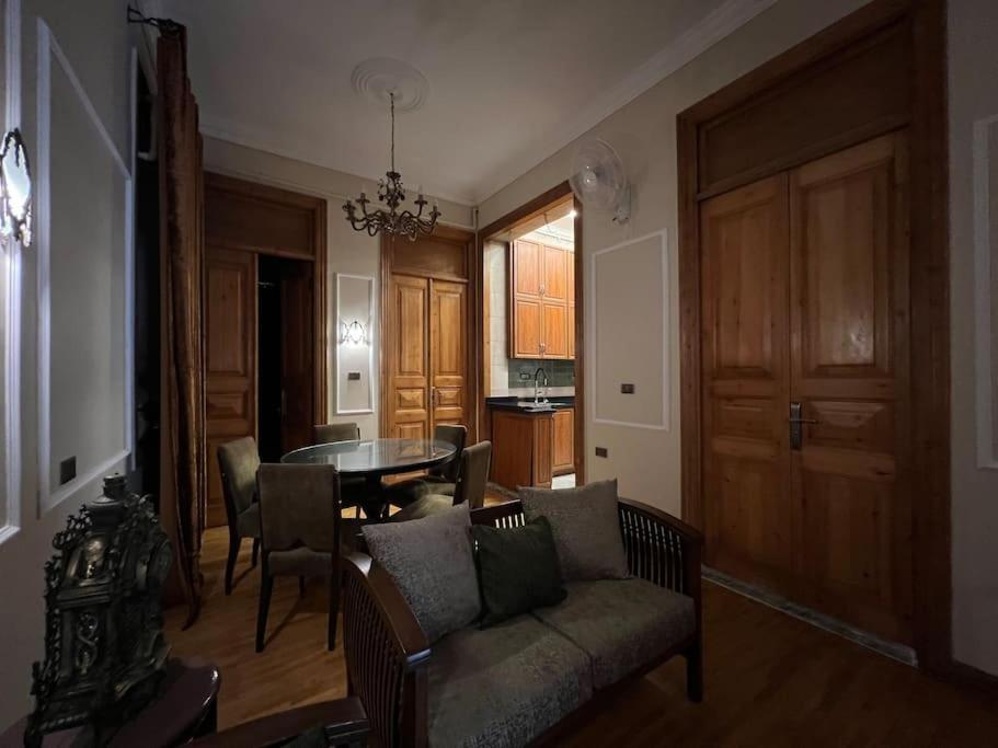 Authentic 3Br Apartment In Downtown, Cairo Exterior foto